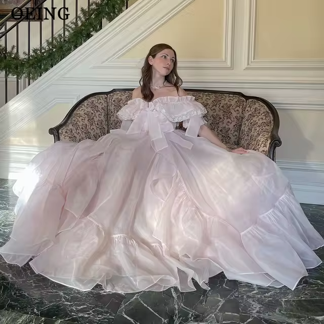 Mẹo nhỏ để diện style công chúa hiện đại không bị "sến"